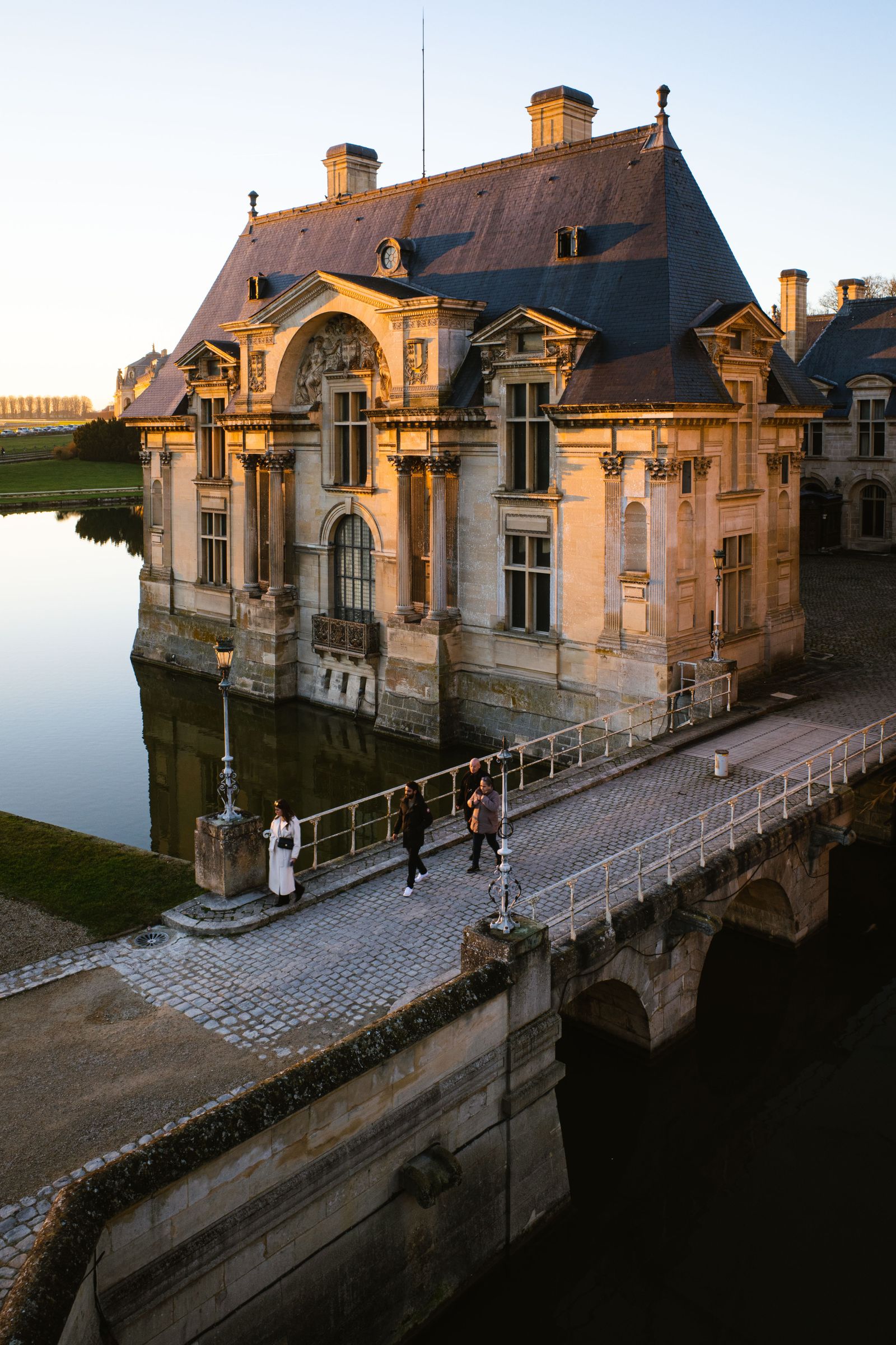 Le château et ses douves au petit matin