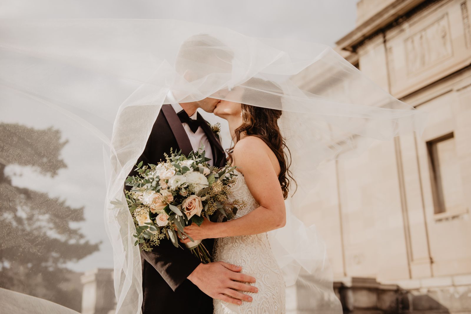 Mariés et bouquet de mariée