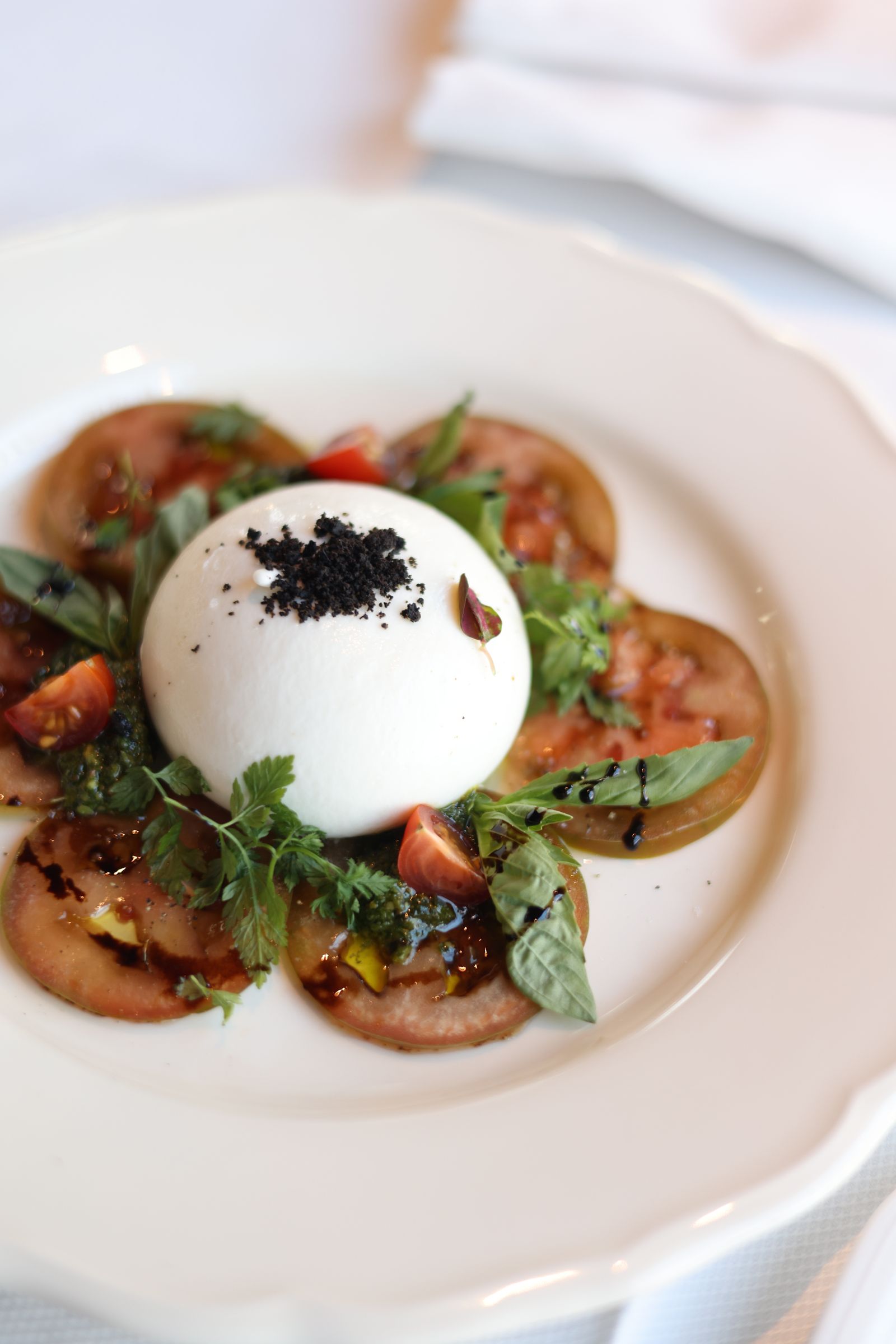 Burrata crémeuse sur tomates