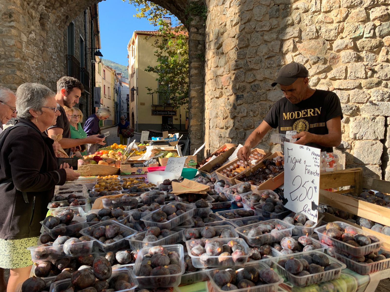 La place de la halle, au coeur du village