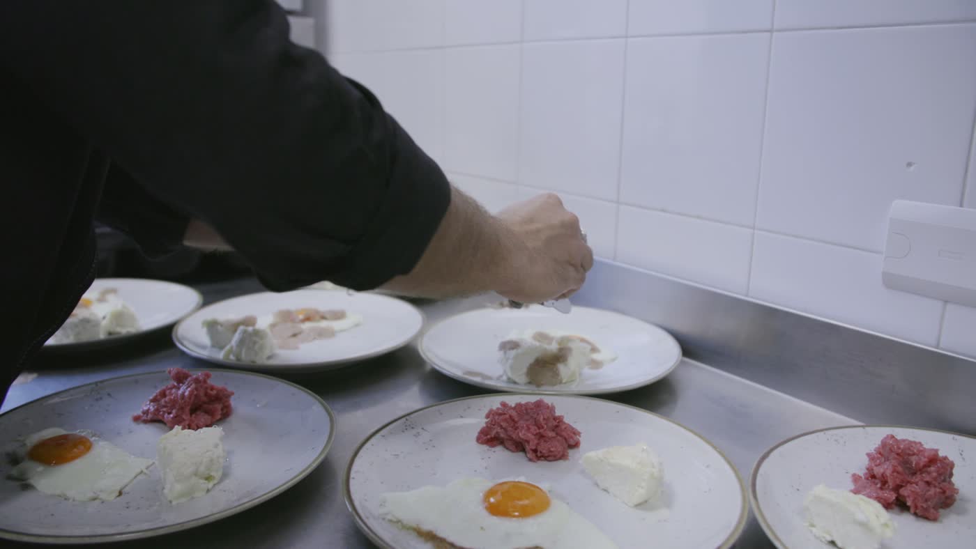Le passe de la cuisine au moment du dressage