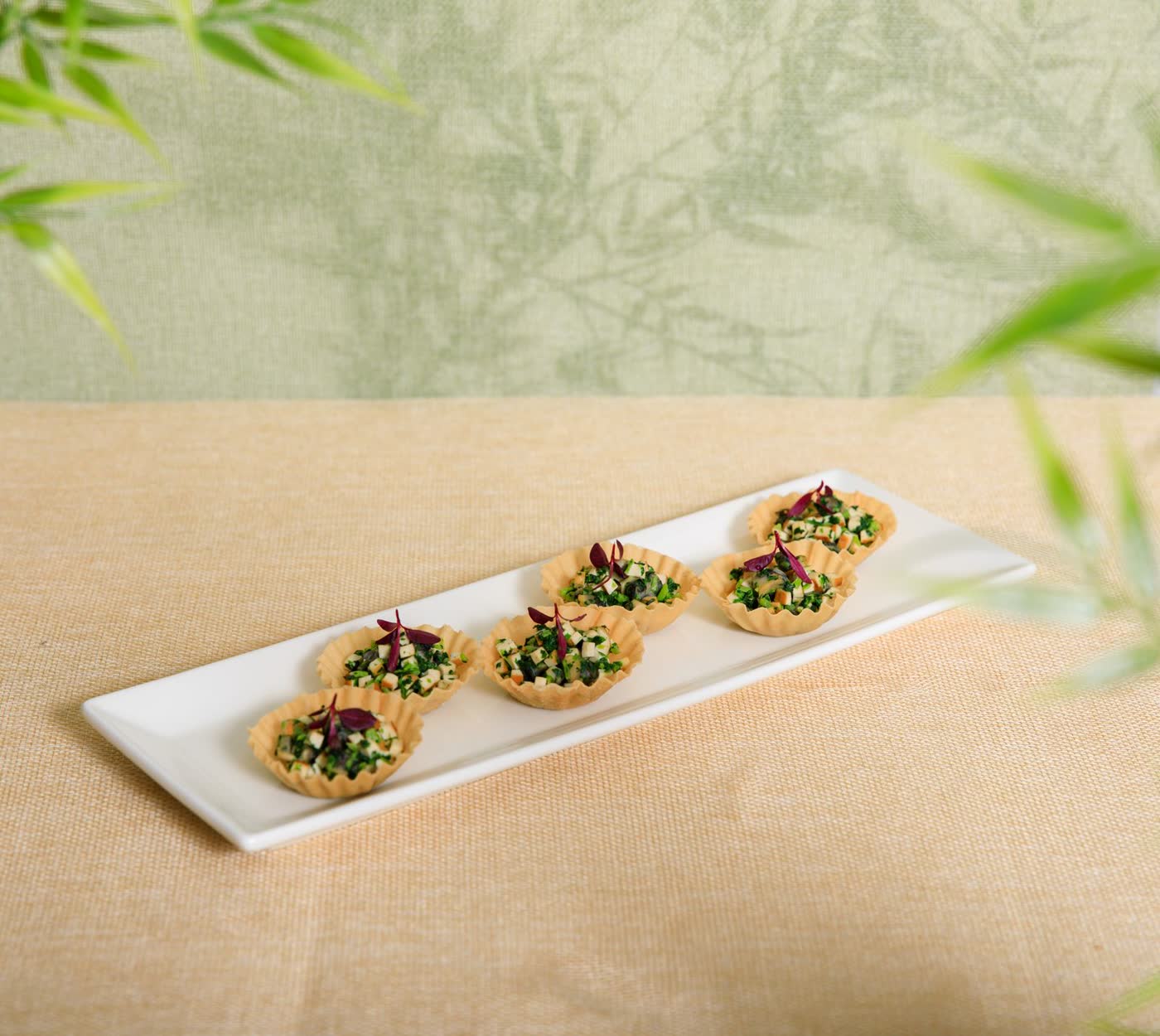 Tartelettes apéritives dressées sur plateau