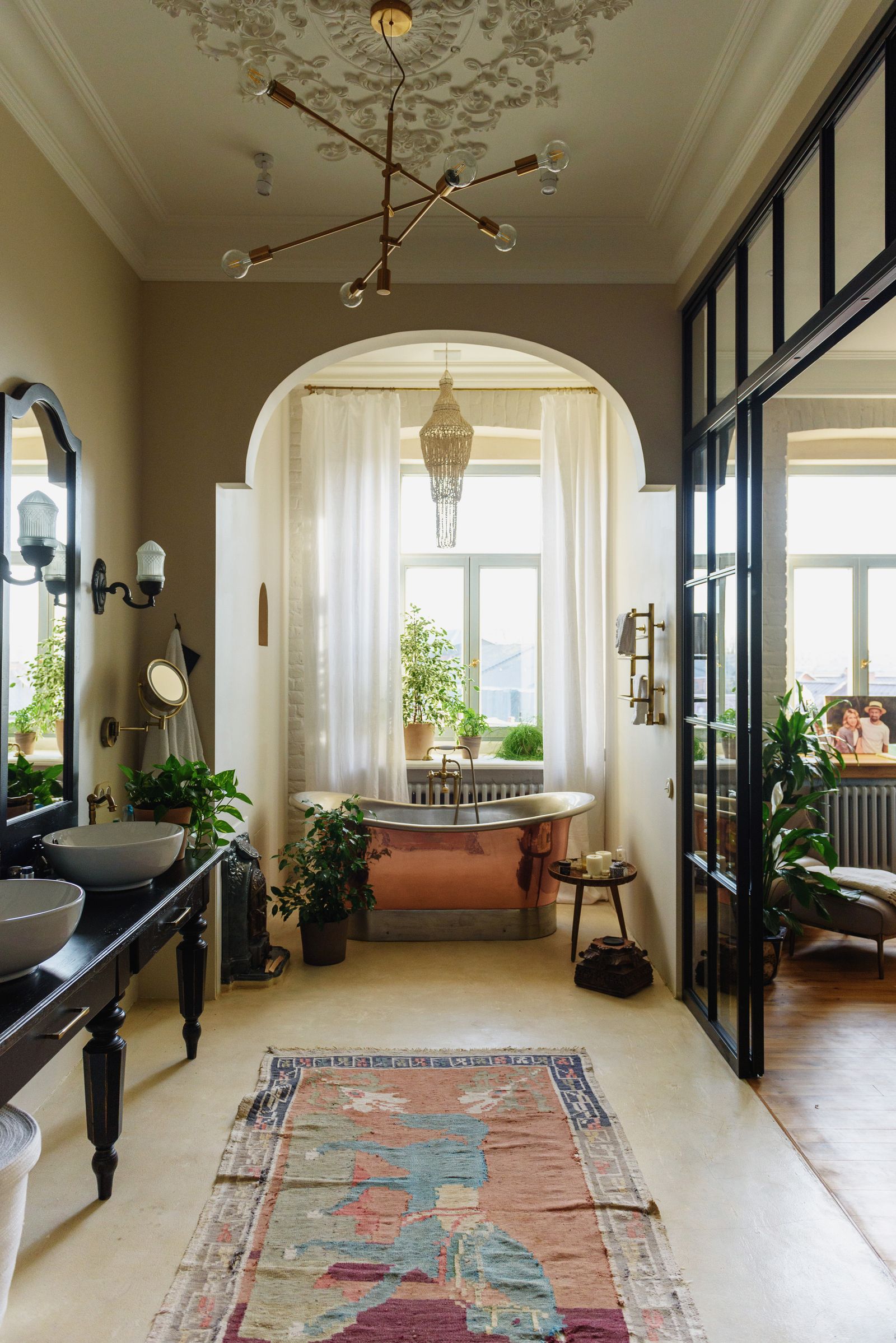 Enfilade de pièces d'un appartement ancien