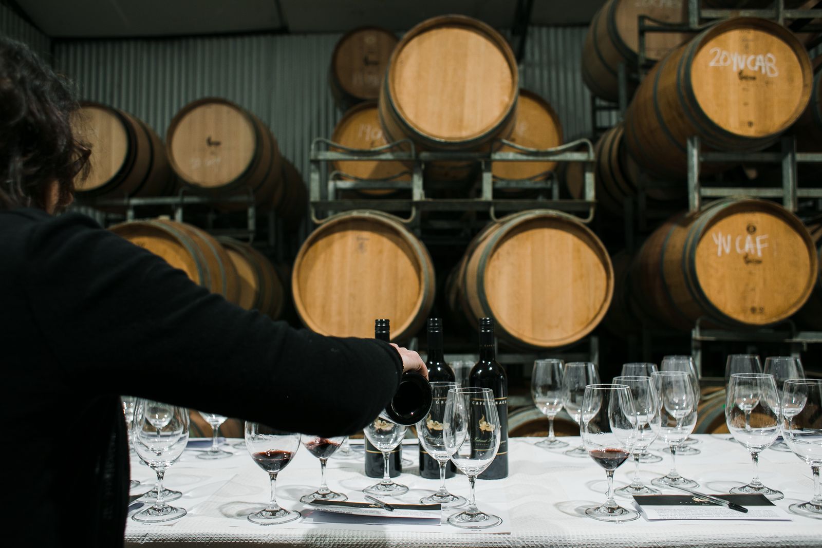 Dégustation servie sur les barriques du chai