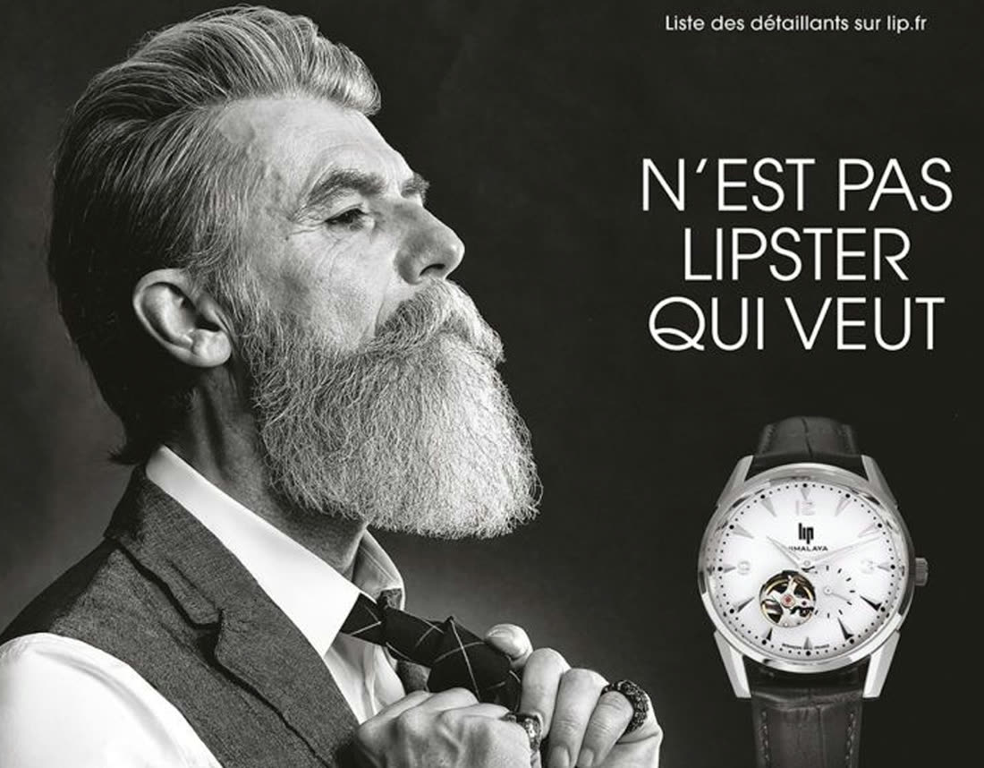 Affiche noir et blanc de la campagne LIP : un homme barbu ajuste sa cravate à côté du titre N'est pas Lipster qui veut